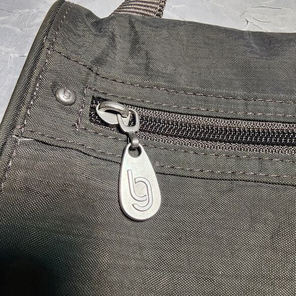 Baggallini Purse Crossbody Bag Travel Pockets Multi Pocket Medium Gray - Picture 7 of 9